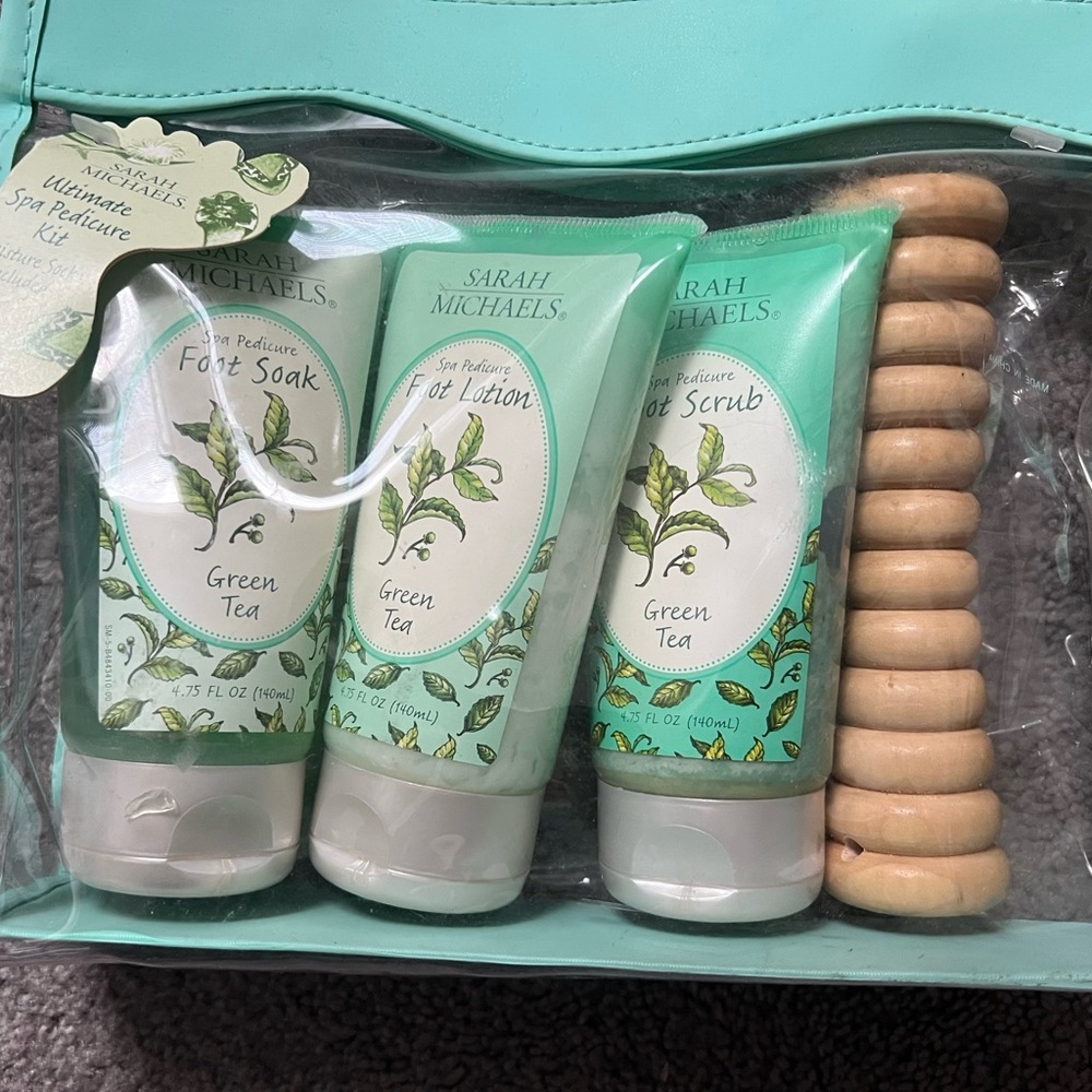 Sarah Michaels 6 Piece Foot Care Ensemble Kit, Green tea *New*